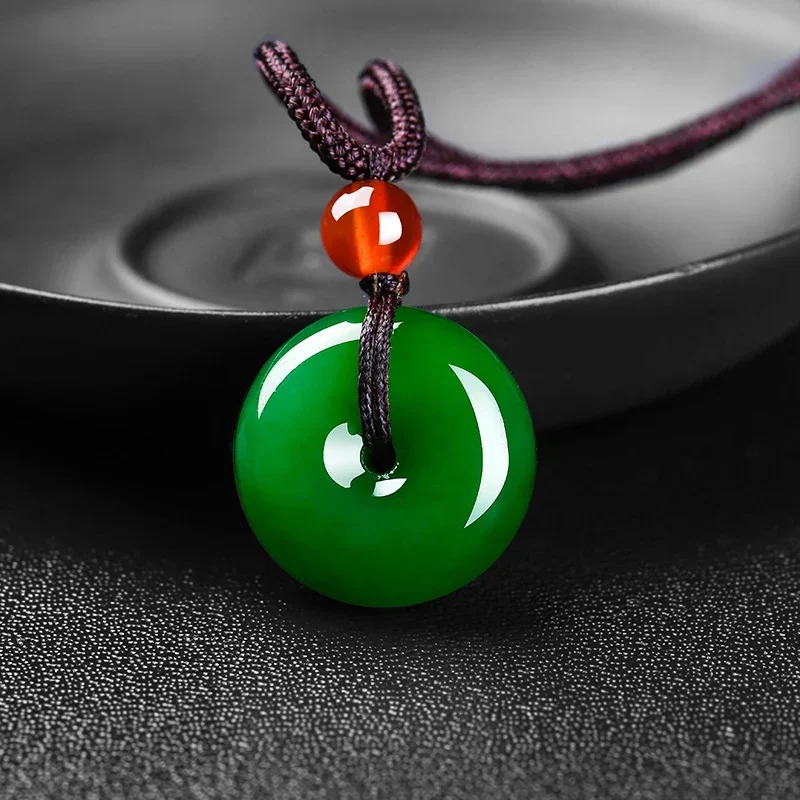 Women'S Fashion Jewellery - ナチュラルグリーンジェイドセーフティバックル付きペンダントネックレス,手彫りチャーム,ジェダイトジュエリー,ファッションお守り,男性と女性へのギフト