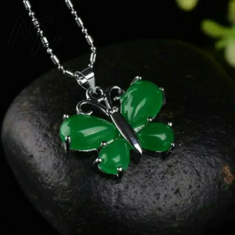 S925 シルバーグリーン翡翠蝶ペンダントネックレスチャーム - Women'S Fashion Jewellery のレビューと価格