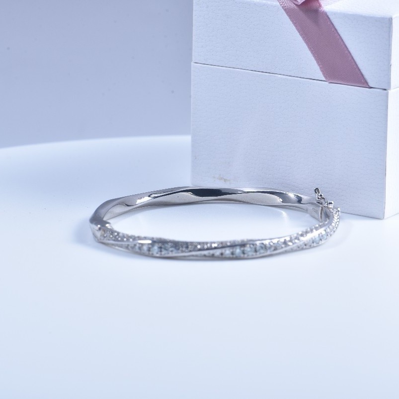 s925 スターリングシルバーバングル女性用スパークリングカ - Women'S Fashion Jewellery のレビューと価格